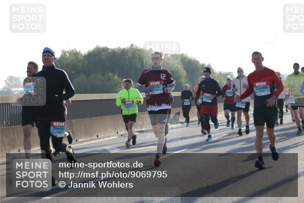 03.10.2025 - Köhlbrandbrückenlauf Jannik Wohlers http://msf.ph/oto/9069795 03.10.2025 09:17:15 Position 3 1966, 2743, 12, 1038 meine-sportfotos.de