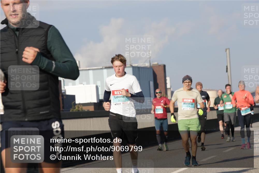 03.10.2025 - Köhlbrandbrückenlauf Jannik Wohlers http://msf.ph/oto/9069799 03.10.2025 09:48:40 Position 3 3111, 1776 meine-sportfotos.de