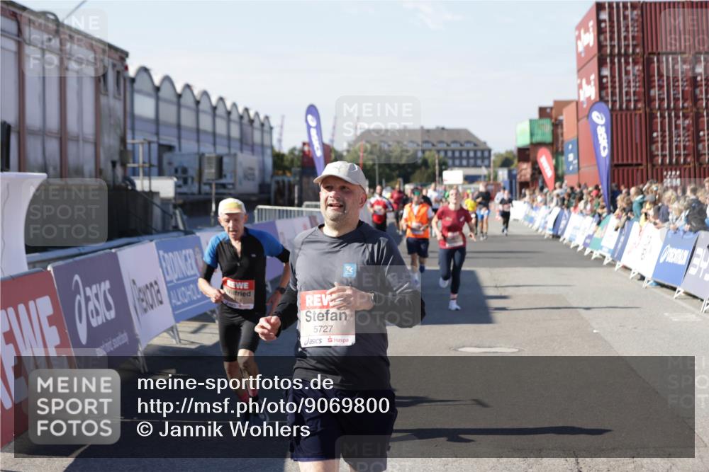 03.10.2025 - Köhlbrandbrückenlauf Jannik Wohlers http://msf.ph/oto/9069800 03.10.2025 13:14:04 Ziel 4188, 4306, 4313, 4612, 4785, 4868, 5700, 5727, 6318, 6766 meine-sportfotos.de