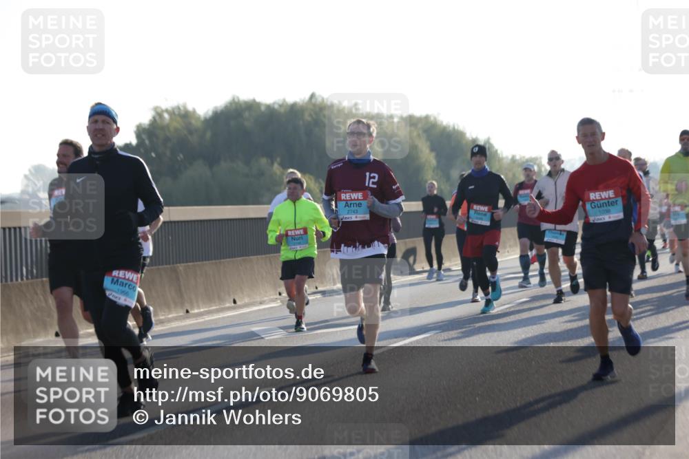 03.10.2025 - Köhlbrandbrückenlauf Jannik Wohlers http://msf.ph/oto/9069805 03.10.2025 09:17:15 Position 3 1966, 12, 2743, 1038 meine-sportfotos.de
