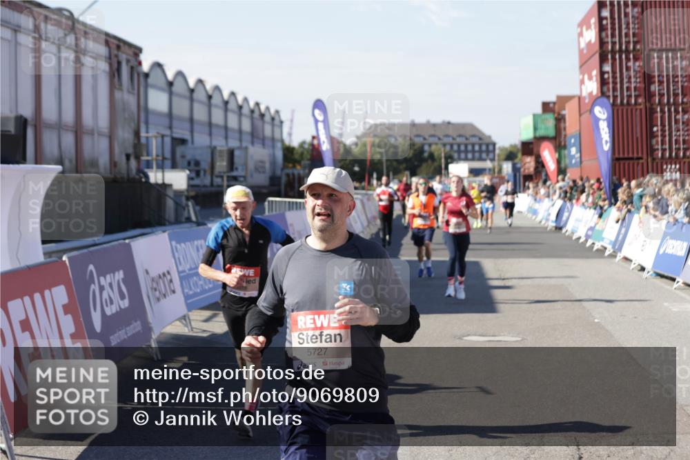 03.10.2025 - Köhlbrandbrückenlauf Jannik Wohlers http://msf.ph/oto/9069809 03.10.2025 13:14:04 Ziel 4188, 4306, 4313, 4612, 4785, 4868, 5700, 5727, 6318, 6766 meine-sportfotos.de