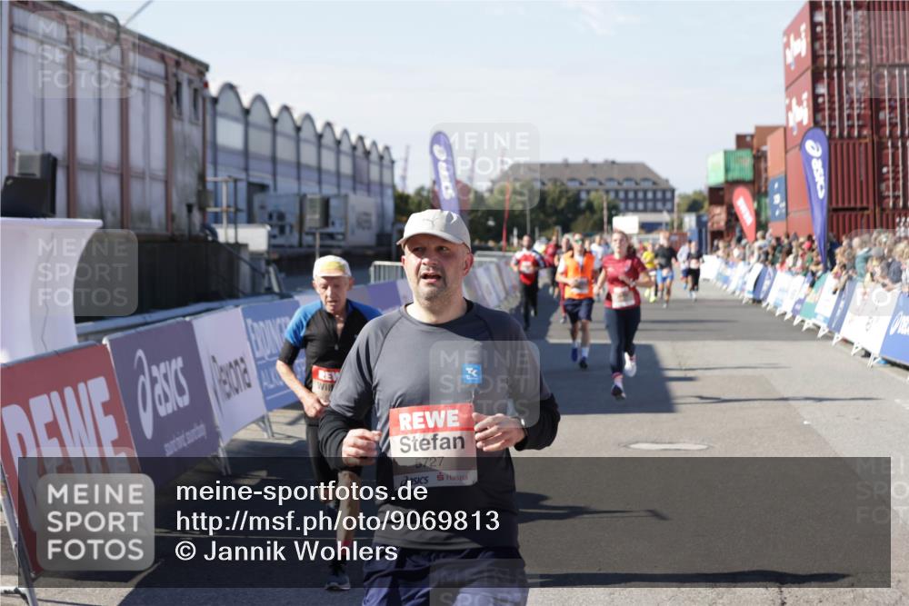 03.10.2025 - Köhlbrandbrückenlauf Jannik Wohlers http://msf.ph/oto/9069813 03.10.2025 13:14:05 Ziel 4188, 4306, 4313, 4612, 4785, 4868, 5700, 5727, 6318, 6766 meine-sportfotos.de