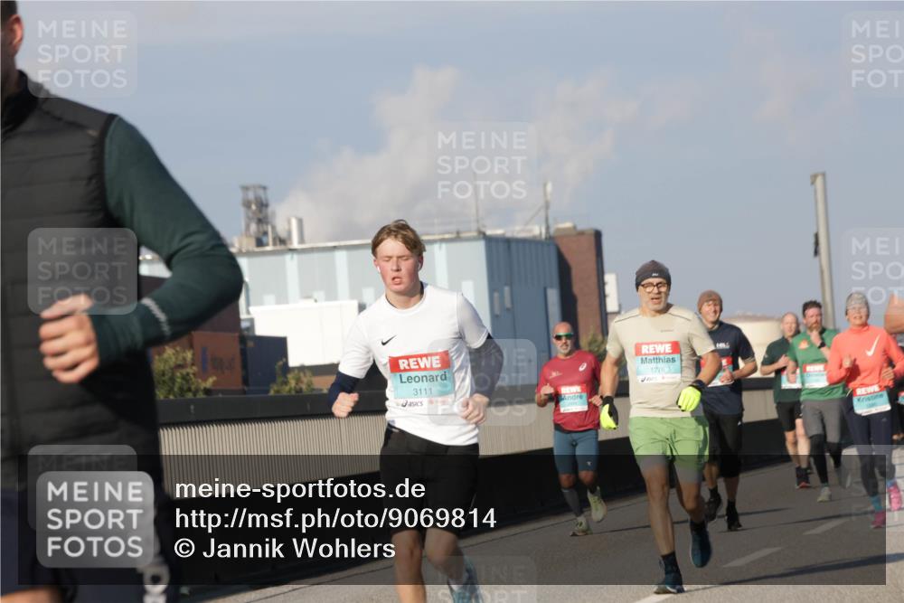 03.10.2025 - Köhlbrandbrückenlauf Jannik Wohlers http://msf.ph/oto/9069814 03.10.2025 09:48:40 Position 3 3111, 1776 meine-sportfotos.de