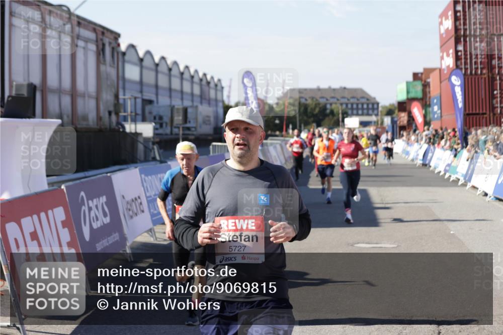 03.10.2025 - Köhlbrandbrückenlauf Jannik Wohlers http://msf.ph/oto/9069815 03.10.2025 13:14:05 Ziel 4188, 4306, 4313, 4612, 4785, 4868, 5700, 5727, 6318, 6766 meine-sportfotos.de