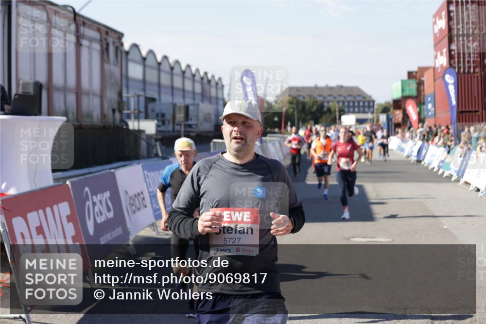 03.10.2025 - Köhlbrandbrückenlauf Jannik Wohlers http://msf.ph/oto/9069817 03.10.2025 13:14:05 Ziel 4188, 4306, 4313, 4612, 4785, 4868, 5700, 5727, 6318, 6766 meine-sportfotos.de