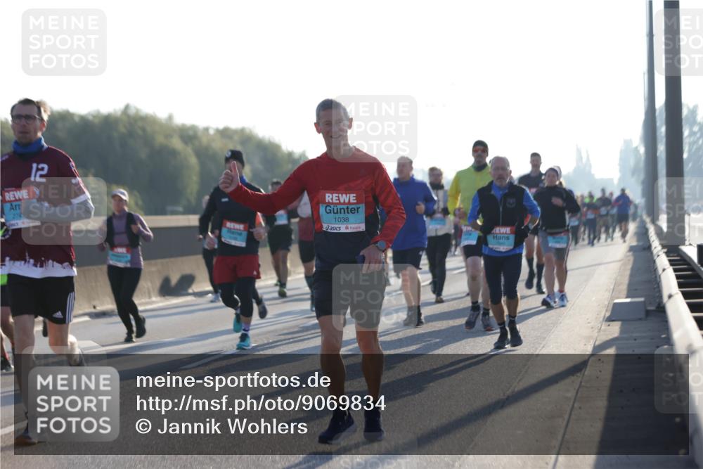 03.10.2025 - Köhlbrandbrückenlauf Jannik Wohlers http://msf.ph/oto/9069834 03.10.2025 09:17:16 Position 3 2745, 12, 1038, 1340 meine-sportfotos.de