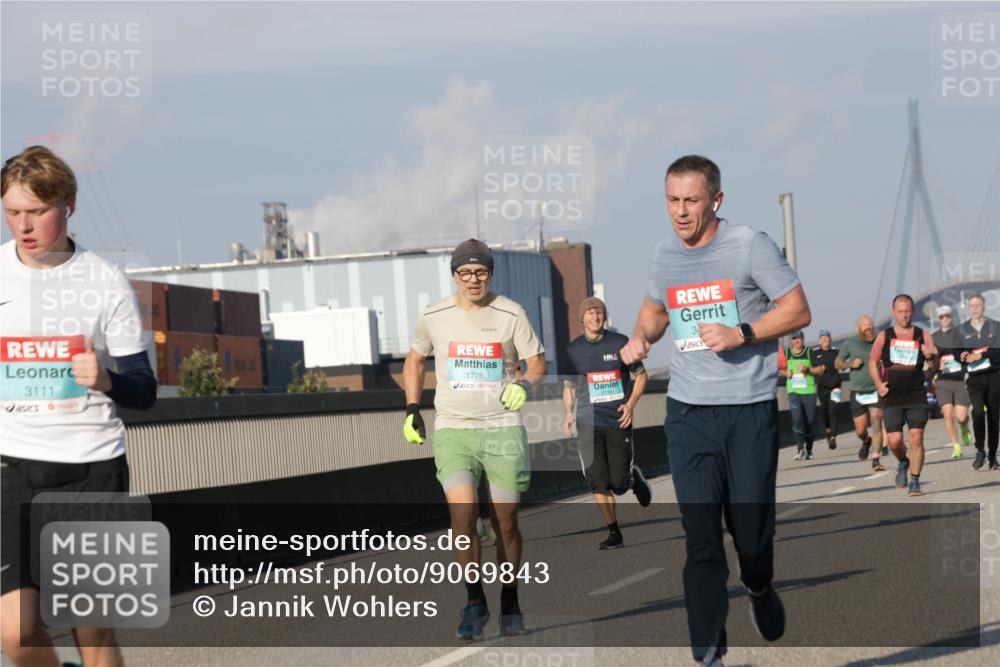 03.10.2025 - Köhlbrandbrückenlauf Jannik Wohlers http://msf.ph/oto/9069843 03.10.2025 09:48:42 Position 3 3111, 1776 meine-sportfotos.de