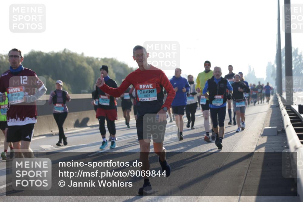 03.10.2025 - Köhlbrandbrückenlauf Jannik Wohlers http://msf.ph/oto/9069844 03.10.2025 09:17:16 Position 3 12, 2743, 1038 meine-sportfotos.de