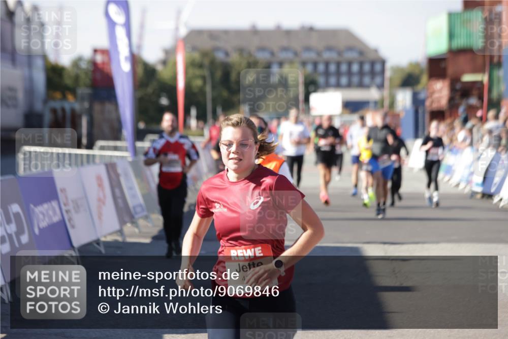 03.10.2025 - Köhlbrandbrückenlauf Jannik Wohlers http://msf.ph/oto/9069846 03.10.2025 13:14:07 Ziel 4313, 4728, 4785, 4809, 4868, 5727, 6318, 6766 meine-sportfotos.de