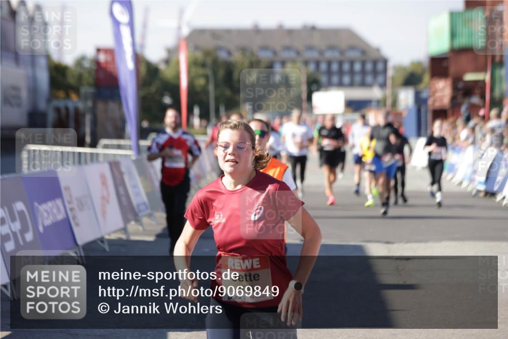 03.10.2025 - Köhlbrandbrückenlauf Jannik Wohlers http://msf.ph/oto/9069849 03.10.2025 13:14:07 Ziel 4313, 4728, 4785, 4809, 4868, 5727, 6318, 6766 meine-sportfotos.de