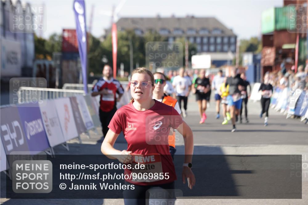 03.10.2025 - Köhlbrandbrückenlauf Jannik Wohlers http://msf.ph/oto/9069855 03.10.2025 13:14:07 Ziel 4313, 4728, 4785, 4809, 4868, 5727, 6318, 6766 meine-sportfotos.de
