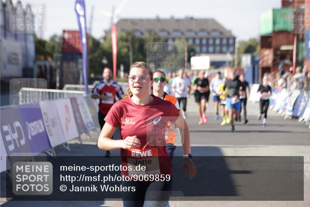 03.10.2025 - Köhlbrandbrückenlauf Jannik Wohlers http://msf.ph/oto/9069859 03.10.2025 13:14:07 Ziel 4313, 4728, 4785, 4809, 4868, 5727, 6318, 6766 meine-sportfotos.de