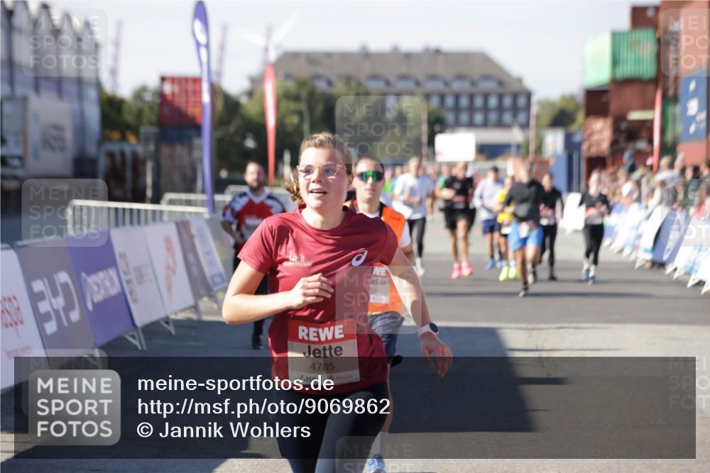 03.10.2025 - Köhlbrandbrückenlauf Jannik Wohlers http://msf.ph/oto/9069862 03.10.2025 13:14:07 Ziel 4313, 4728, 4785, 4809, 4868, 5727, 6318, 6766 meine-sportfotos.de