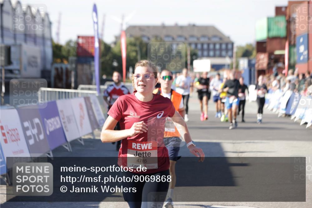 03.10.2025 - Köhlbrandbrückenlauf Jannik Wohlers http://msf.ph/oto/9069868 03.10.2025 13:14:07 Ziel 4313, 4728, 4785, 4809, 4868, 5727, 6318, 6766 meine-sportfotos.de
