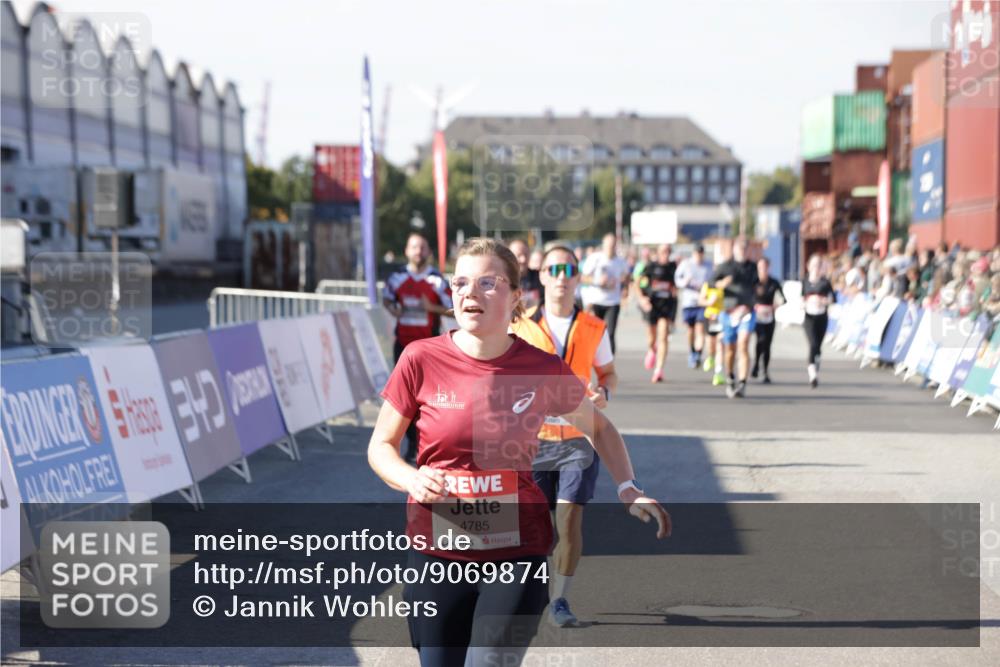 03.10.2025 - Köhlbrandbrückenlauf Jannik Wohlers http://msf.ph/oto/9069874 03.10.2025 13:14:07 Ziel 4313, 4728, 4785, 4809, 4868, 5727, 6318, 6766 meine-sportfotos.de