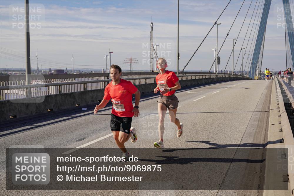 03.10.2025 - Köhlbrandbrückenlauf Michael Burmester http://msf.ph/oto/9069875 03.10.2025 12:31:59 Position 2 5688, 5687 meine-sportfotos.de
