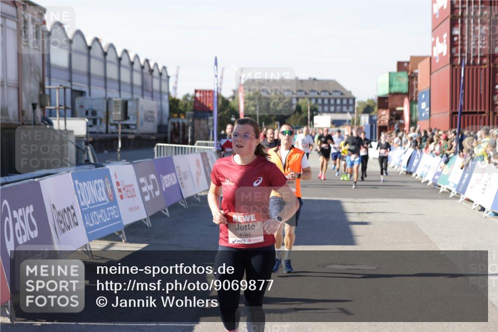 03.10.2025 - Köhlbrandbrückenlauf Jannik Wohlers http://msf.ph/oto/9069877 03.10.2025 13:14:07 Ziel 4313, 4728, 4785, 4809, 4868, 5727, 6318, 6766 meine-sportfotos.de