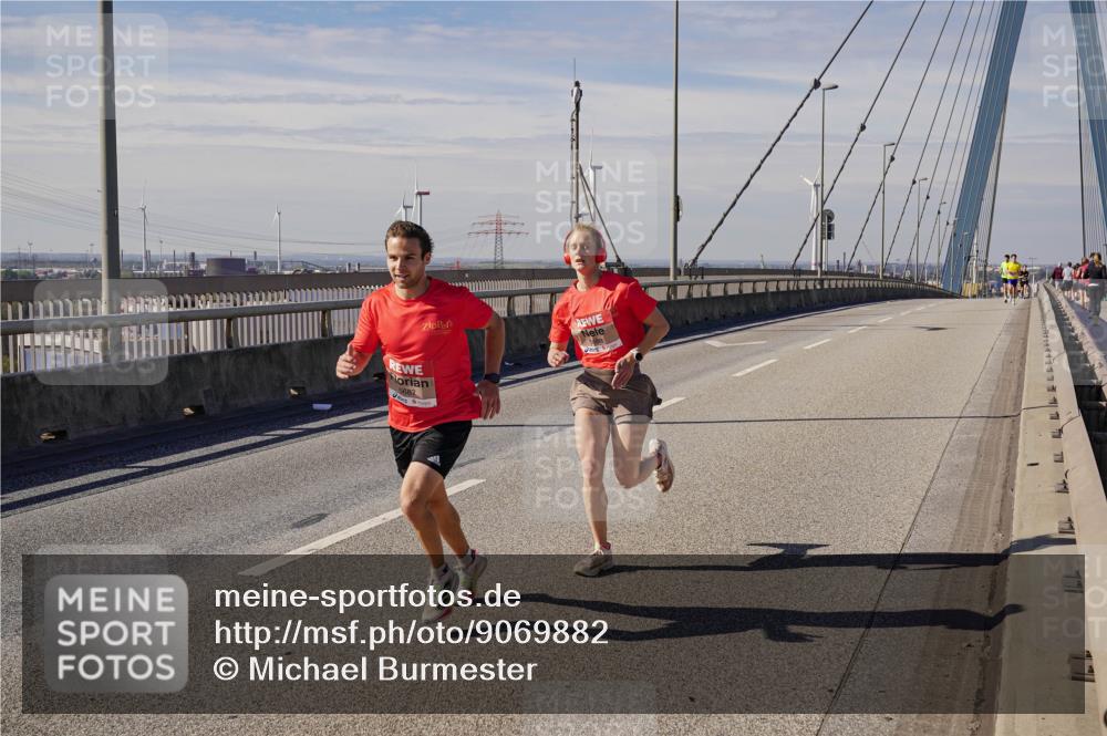 03.10.2025 - Köhlbrandbrückenlauf Michael Burmester http://msf.ph/oto/9069882 03.10.2025 12:31:59 Position 2 5688, 5687 meine-sportfotos.de