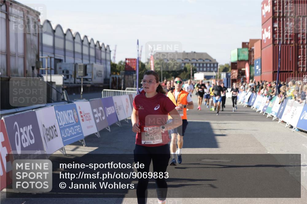 03.10.2025 - Köhlbrandbrückenlauf Jannik Wohlers http://msf.ph/oto/9069883 03.10.2025 13:14:07 Ziel 4313, 4728, 4785, 4809, 4868, 5727, 6318, 6766 meine-sportfotos.de