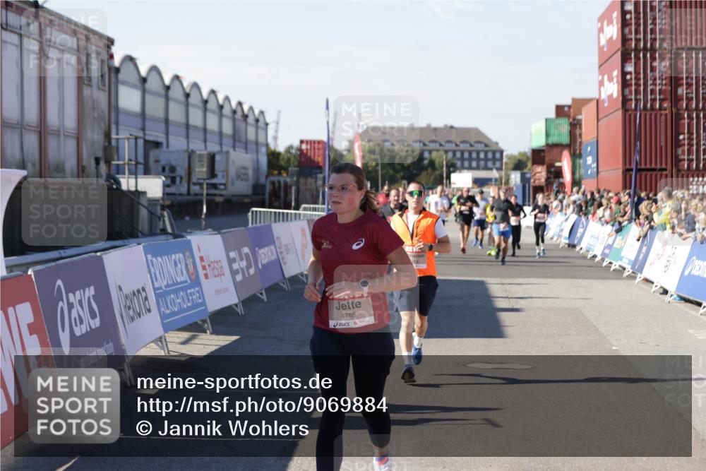 03.10.2025 - Köhlbrandbrückenlauf Jannik Wohlers http://msf.ph/oto/9069884 03.10.2025 13:14:07 Ziel 4313, 4728, 4785, 4809, 4868, 5727, 6318, 6766 meine-sportfotos.de