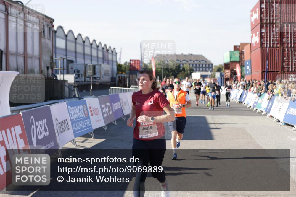 03.10.2025 - Köhlbrandbrückenlauf Jannik Wohlers http://msf.ph/oto/9069889 03.10.2025 13:14:08 Ziel 4313, 4641, 4728, 4785, 4809, 5727, 6318, 6766 meine-sportfotos.de