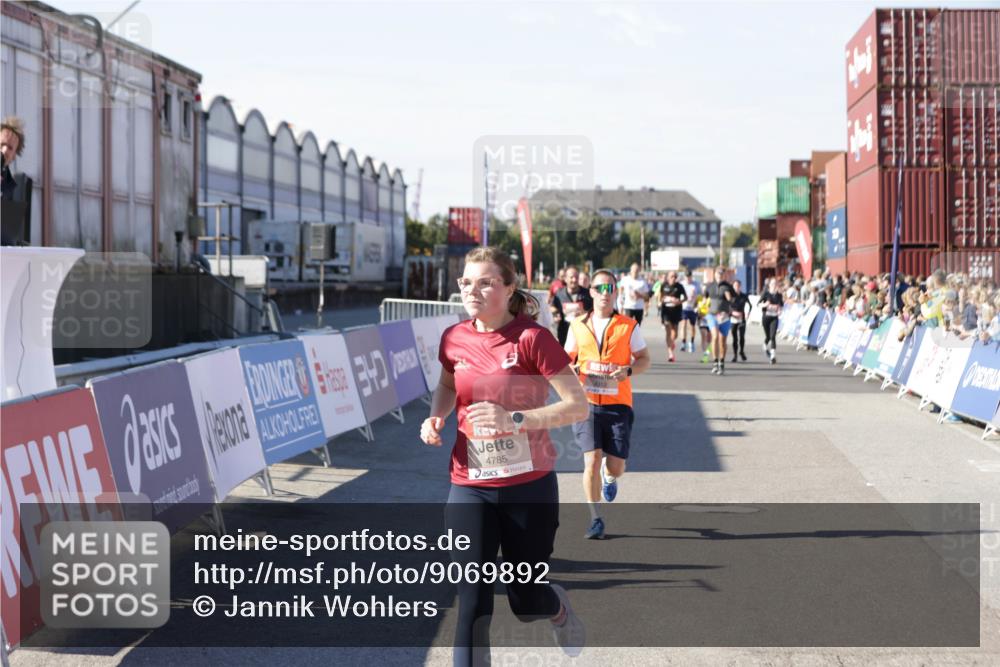 03.10.2025 - Köhlbrandbrückenlauf Jannik Wohlers http://msf.ph/oto/9069892 03.10.2025 13:14:08 Ziel 4313, 4641, 4728, 4785, 4809, 5727, 6318, 6766 meine-sportfotos.de