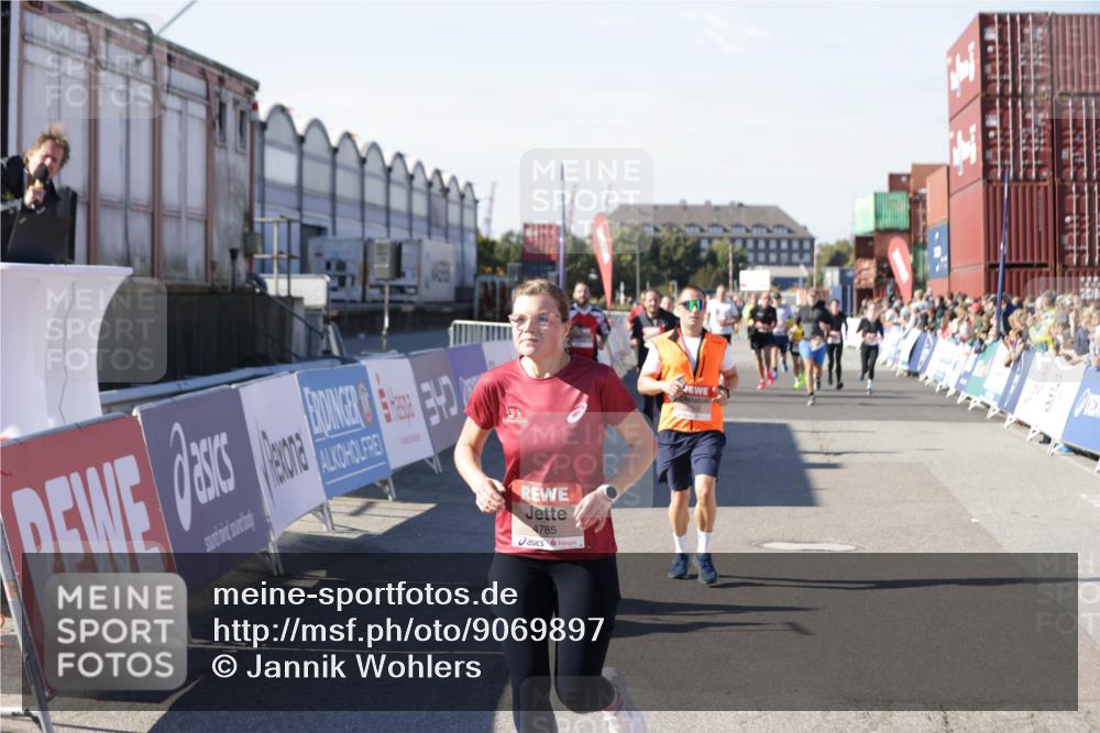 03.10.2025 - Köhlbrandbrückenlauf Jannik Wohlers http://msf.ph/oto/9069897 03.10.2025 13:14:08 Ziel 4313, 4641, 4728, 4785, 4809, 5727, 6318, 6766 meine-sportfotos.de