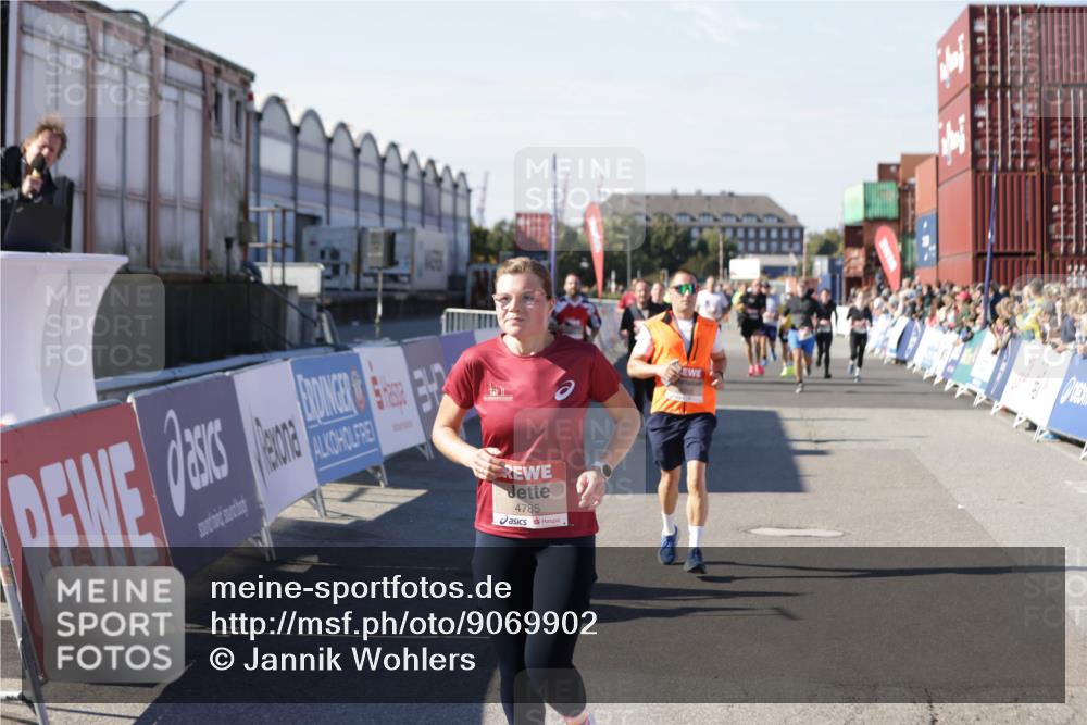 03.10.2025 - Köhlbrandbrückenlauf Jannik Wohlers http://msf.ph/oto/9069902 03.10.2025 13:14:08 Ziel 4313, 4641, 4728, 4785, 4809, 5727, 6318, 6766 meine-sportfotos.de