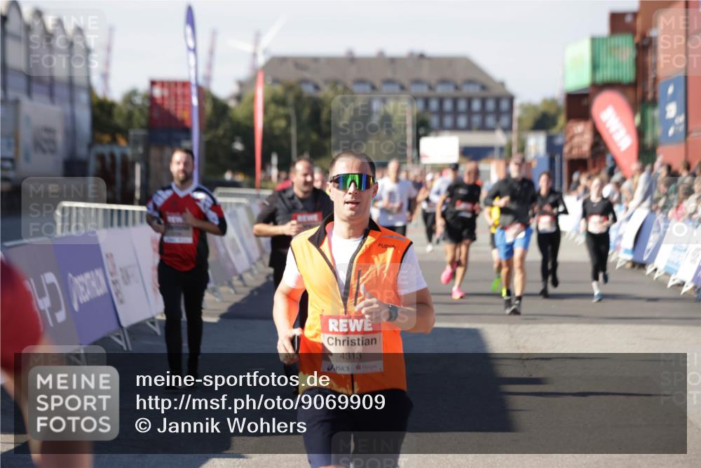 03.10.2025 - Köhlbrandbrückenlauf Jannik Wohlers http://msf.ph/oto/9069909 03.10.2025 13:14:09 Ziel 4313, 4641, 4728, 4785, 4809, 5727, 6318, 6735 meine-sportfotos.de