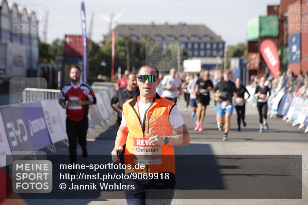 03.10.2025 - Köhlbrandbrückenlauf Jannik Wohlers http://msf.ph/oto/9069918 03.10.2025 13:14:09 Ziel 4313, 4641, 4728, 4785, 4809, 5727, 6318, 6735 meine-sportfotos.de