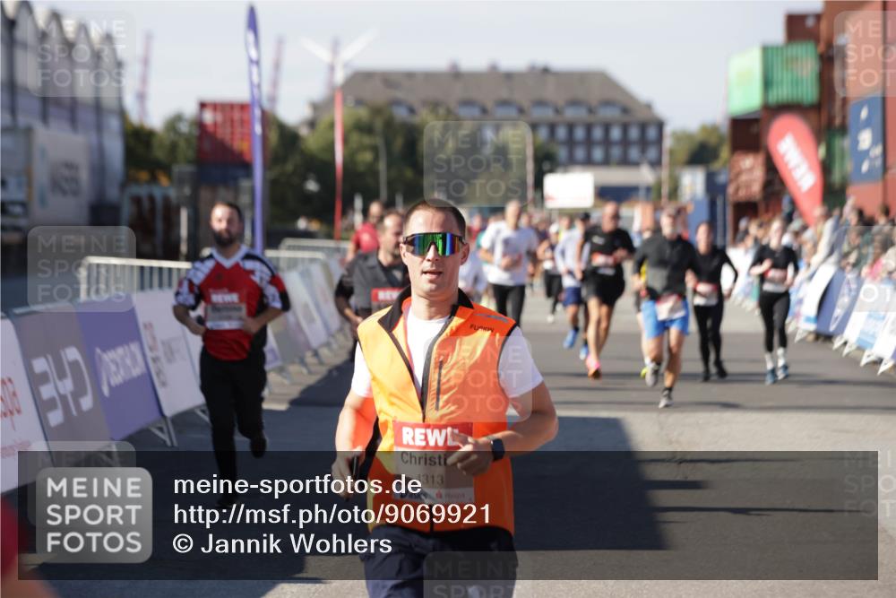 03.10.2025 - Köhlbrandbrückenlauf Jannik Wohlers http://msf.ph/oto/9069921 03.10.2025 13:14:09 Ziel 4313, 4641, 4728, 4785, 4809, 5727, 6318, 6735 meine-sportfotos.de