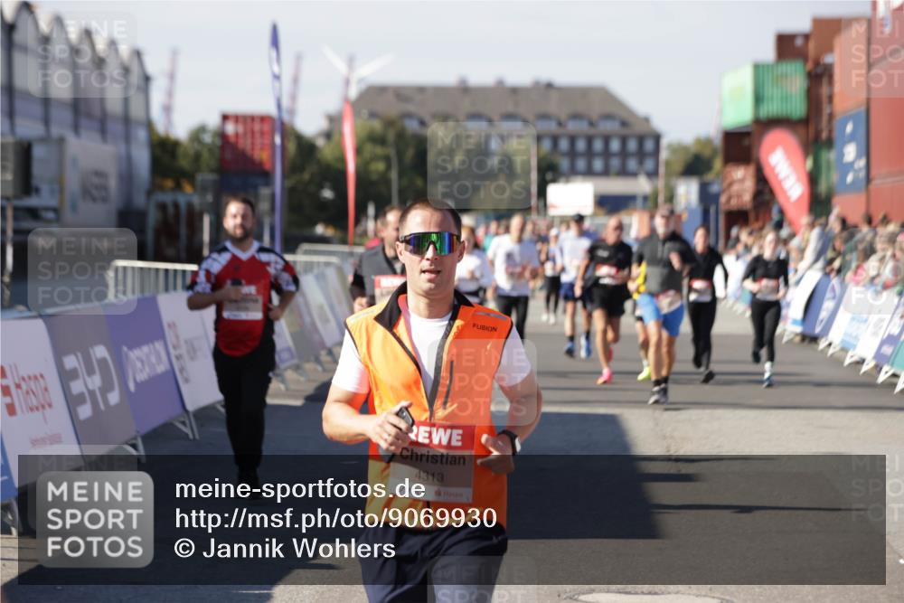 03.10.2025 - Köhlbrandbrückenlauf Jannik Wohlers http://msf.ph/oto/9069930 03.10.2025 13:14:09 Ziel 4313, 4641, 4728, 4785, 4809, 5727, 6318, 6735 meine-sportfotos.de