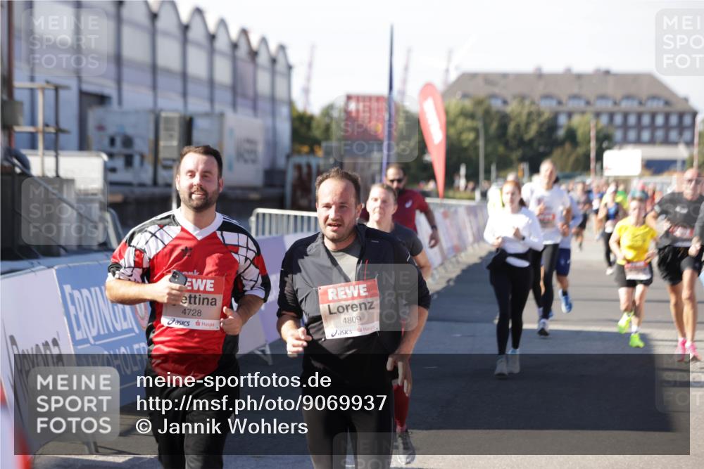 03.10.2025 - Köhlbrandbrückenlauf Jannik Wohlers http://msf.ph/oto/9069937 03.10.2025 13:14:12 Ziel 4313, 4437, 4569, 4641, 4728, 4776, 4785, 4809, 4888, 5727, 6318, 6327, 6418, 6735 meine-sportfotos.de
