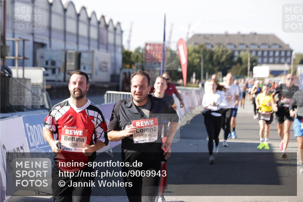 03.10.2025 - Köhlbrandbrückenlauf Jannik Wohlers http://msf.ph/oto/9069943 03.10.2025 13:14:12 Ziel 4313, 4437, 4569, 4641, 4728, 4776, 4785, 4809, 4888, 5727, 6318, 6327, 6418, 6735 meine-sportfotos.de