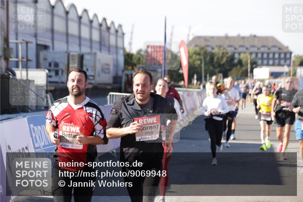 03.10.2025 - Köhlbrandbrückenlauf Jannik Wohlers http://msf.ph/oto/9069948 03.10.2025 13:14:12 Ziel 4313, 4437, 4569, 4641, 4728, 4776, 4785, 4809, 4888, 5727, 6318, 6327, 6418, 6735 meine-sportfotos.de