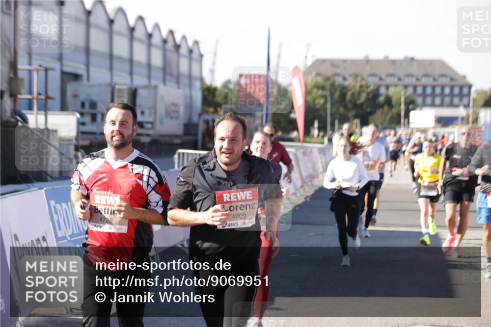 03.10.2025 - Köhlbrandbrückenlauf Jannik Wohlers http://msf.ph/oto/9069951 03.10.2025 13:14:12 Ziel 4313, 4437, 4569, 4641, 4728, 4776, 4785, 4809, 4888, 5727, 6318, 6327, 6418, 6735 meine-sportfotos.de