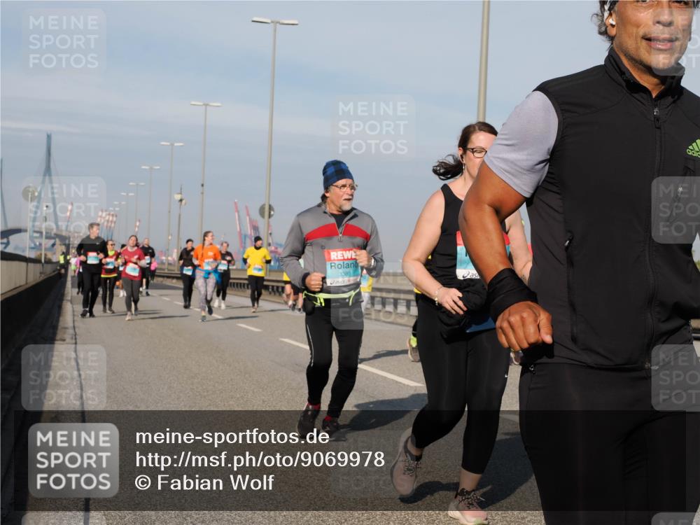03.10.2025 - Köhlbrandbrückenlauf Fabian Wolf http://msf.ph/oto/9069978 03.10.2025 10:12:16 Position 3 3388 meine-sportfotos.de