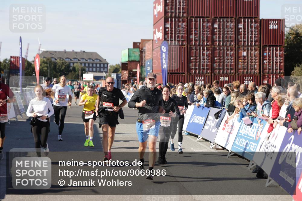 03.10.2025 - Köhlbrandbrückenlauf Jannik Wohlers http://msf.ph/oto/9069986 03.10.2025 13:14:15 Ziel 4313, 4437, 4569, 4641, 4728, 4776, 4785, 4809, 4888, 5282, 6327, 6418, 6735 meine-sportfotos.de