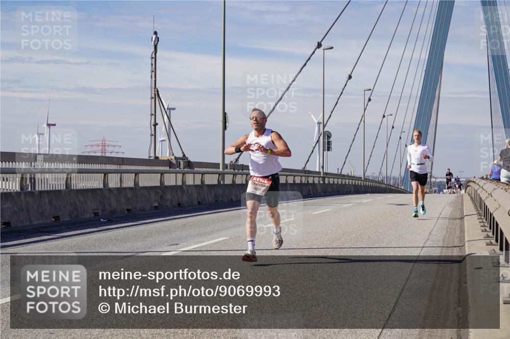 03.10.2025 - Köhlbrandbrückenlauf Michael Burmester http://msf.ph/oto/9069993 03.10.2025 12:32:53 Position 2 6216 meine-sportfotos.de