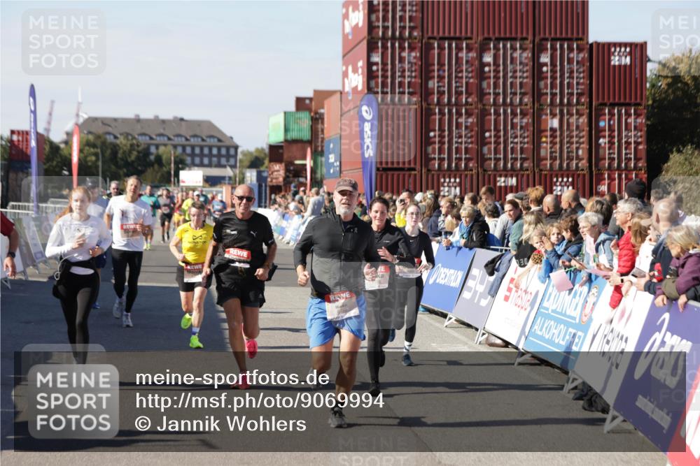 03.10.2025 - Köhlbrandbrückenlauf Jannik Wohlers http://msf.ph/oto/9069994 03.10.2025 13:14:15 Ziel 4313, 4437, 4569, 4641, 4728, 4776, 4785, 4809, 4888, 5282, 6327, 6418, 6735 meine-sportfotos.de