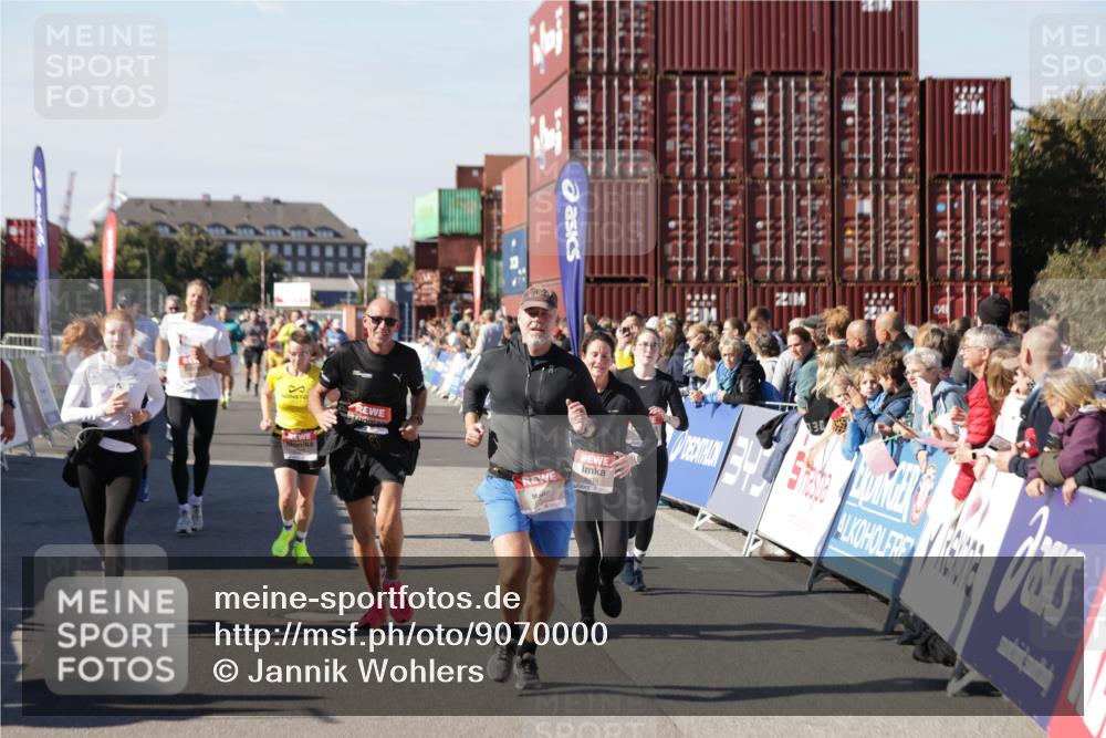 03.10.2025 - Köhlbrandbrückenlauf Jannik Wohlers http://msf.ph/oto/9070000 03.10.2025 13:14:15 Ziel 4313, 4437, 4569, 4641, 4728, 4776, 4785, 4809, 4888, 5282, 6327, 6418, 6735 meine-sportfotos.de