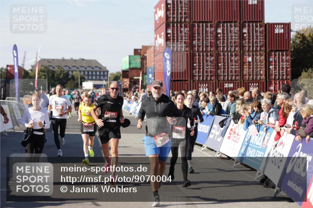03.10.2025 - Köhlbrandbrückenlauf Jannik Wohlers http://msf.ph/oto/9070004 03.10.2025 13:14:15 Ziel 4313, 4437, 4569, 4641, 4728, 4776, 4785, 4809, 4888, 5282, 6327, 6418, 6735 meine-sportfotos.de