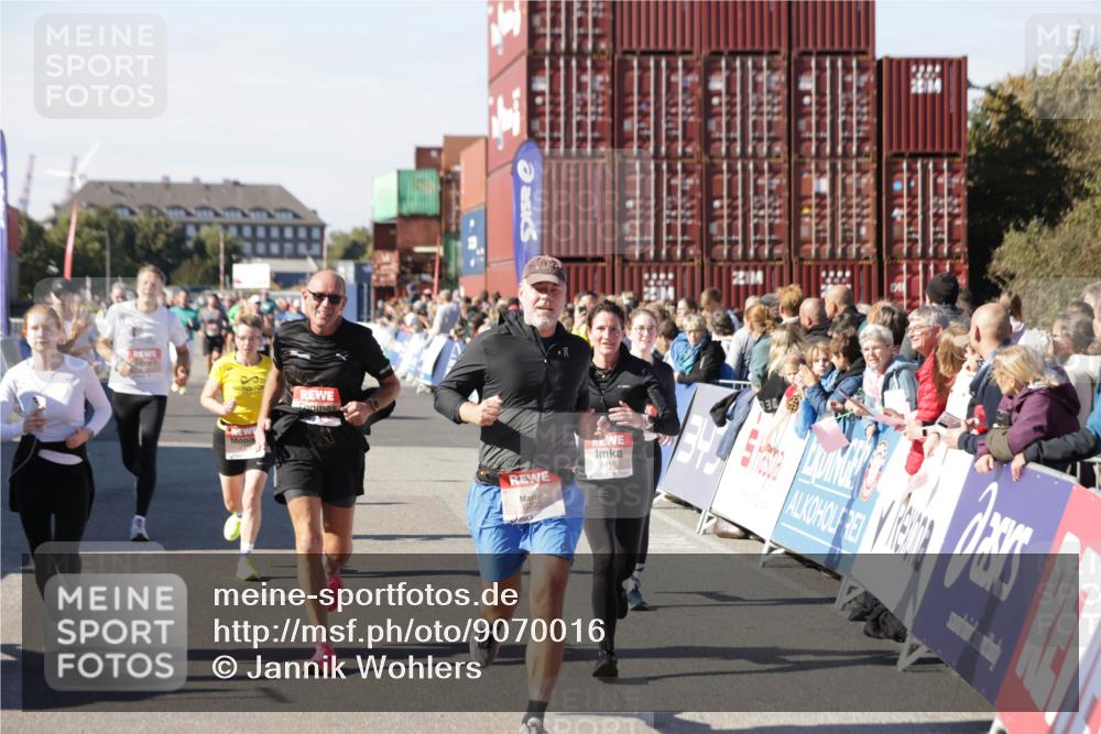 03.10.2025 - Köhlbrandbrückenlauf Jannik Wohlers http://msf.ph/oto/9070016 03.10.2025 13:14:15 Ziel 4313, 4437, 4569, 4641, 4728, 4776, 4785, 4809, 4888, 5282, 6327, 6418, 6735 meine-sportfotos.de