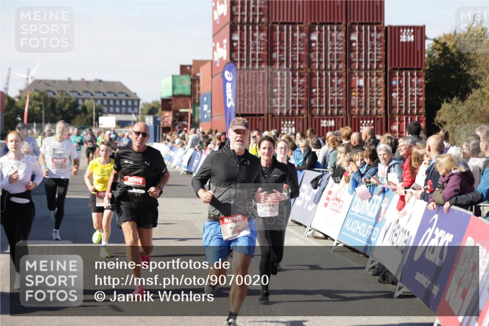 03.10.2025 - Köhlbrandbrückenlauf Jannik Wohlers http://msf.ph/oto/9070020 03.10.2025 13:14:15 Ziel 4313, 4437, 4569, 4641, 4728, 4776, 4785, 4809, 4888, 5282, 6327, 6418, 6735 meine-sportfotos.de