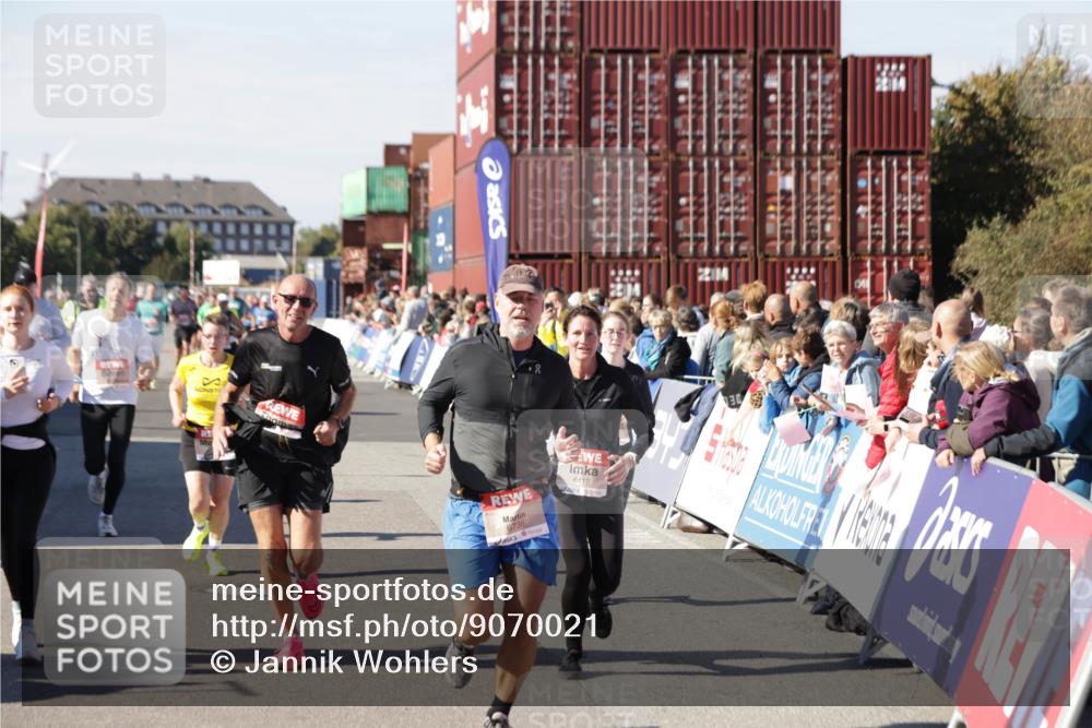 03.10.2025 - Köhlbrandbrückenlauf Jannik Wohlers http://msf.ph/oto/9070021 03.10.2025 13:14:15 Ziel 4313, 4437, 4569, 4641, 4728, 4776, 4785, 4809, 4888, 5282, 6327, 6418, 6735 meine-sportfotos.de