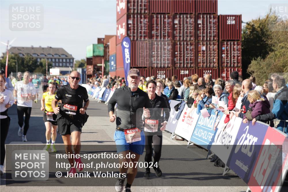 03.10.2025 - Köhlbrandbrückenlauf Jannik Wohlers http://msf.ph/oto/9070024 03.10.2025 13:14:15 Ziel 4313, 4437, 4569, 4641, 4728, 4776, 4785, 4809, 4888, 5282, 6327, 6418, 6735 meine-sportfotos.de