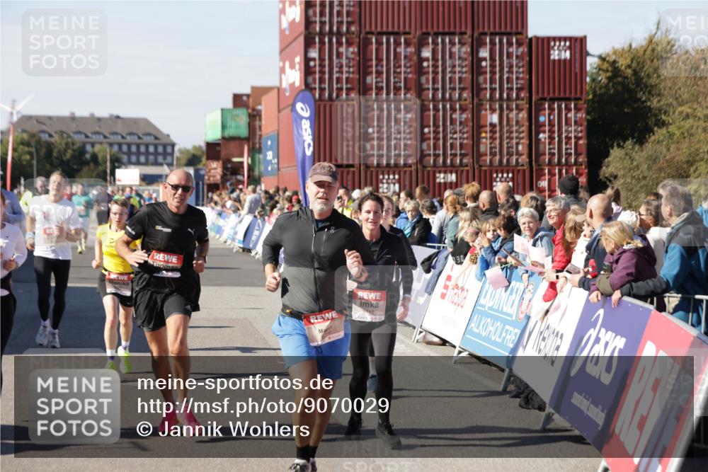 03.10.2025 - Köhlbrandbrückenlauf Jannik Wohlers http://msf.ph/oto/9070029 03.10.2025 13:14:16 Ziel 4313, 4437, 4569, 4641, 4728, 4776, 4785, 4809, 4888, 5282, 6327, 6418, 6735 meine-sportfotos.de