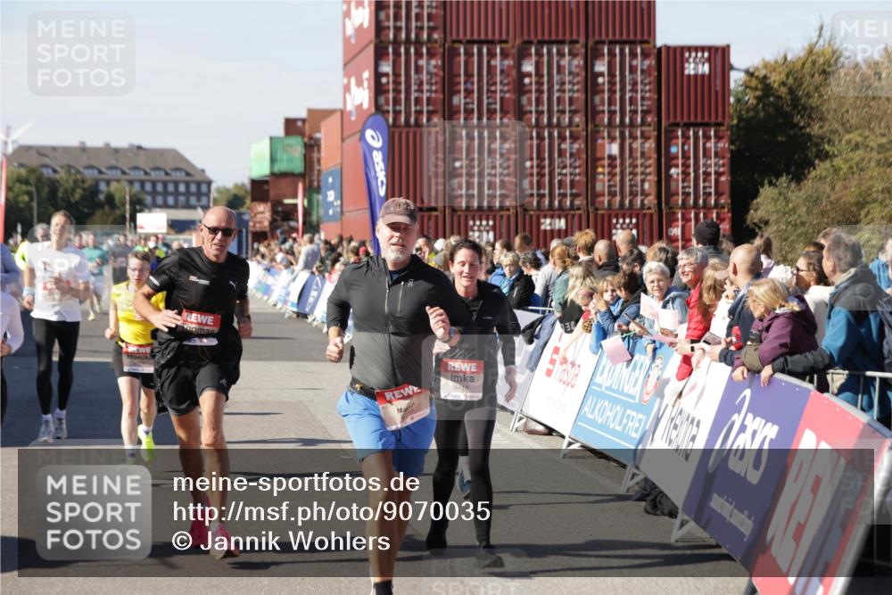 03.10.2025 - Köhlbrandbrückenlauf Jannik Wohlers http://msf.ph/oto/9070035 03.10.2025 13:14:16 Ziel 4313, 4437, 4569, 4641, 4728, 4776, 4785, 4809, 4888, 5282, 6327, 6418, 6735 meine-sportfotos.de