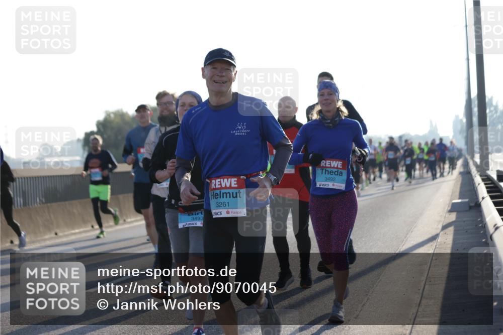 03.10.2025 - Köhlbrandbrückenlauf Jannik Wohlers http://msf.ph/oto/9070045 03.10.2025 09:17:22 Position 3 22, 3493, 3261, 3492 meine-sportfotos.de