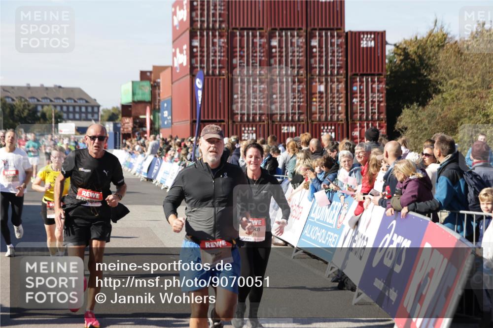 03.10.2025 - Köhlbrandbrückenlauf Jannik Wohlers http://msf.ph/oto/9070051 03.10.2025 13:14:16 Ziel 4313, 4437, 4569, 4641, 4728, 4776, 4785, 4809, 4888, 5282, 6327, 6418, 6735 meine-sportfotos.de